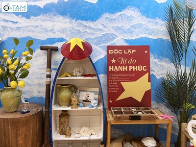 Tranh dán tường chủ đề 30-04 2-9 bằng formex [Độc quyền - In sắc nét] 60x40cm FORM-VN-01